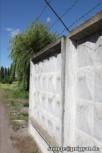 Ein Stck der Betonmauer um das "Stdtchen"