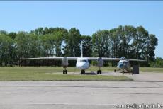 Ausgediente An-26 und Mi-9